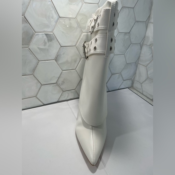 Wlid Diva Lounge White Stiletto Buckle Boot Size 7.5 M Zaily Boot High Heel - Picture 5 of 12